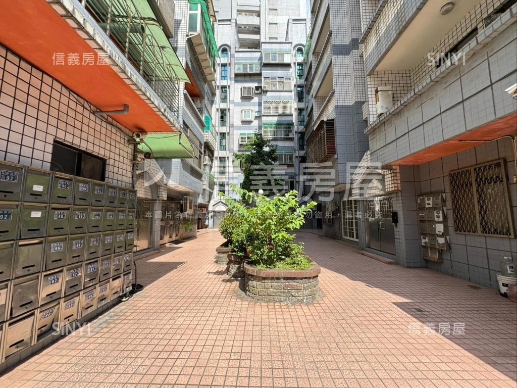 新莊街學士園三房附車位房屋室內格局與周邊環境
