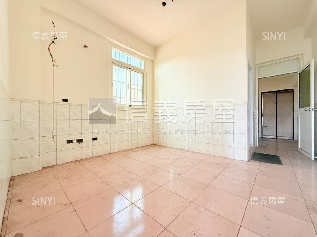 近輕軌正路上採光透店房屋室內格局與周邊環境