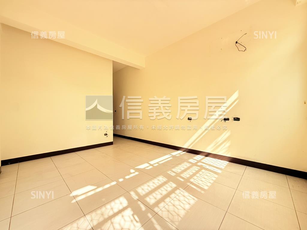 近輕軌正路上採光透店房屋室內格局與周邊環境