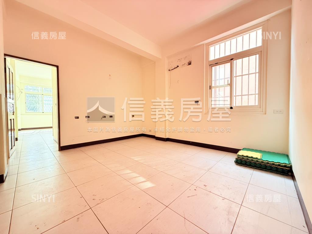 近輕軌正路上採光透店房屋室內格局與周邊環境