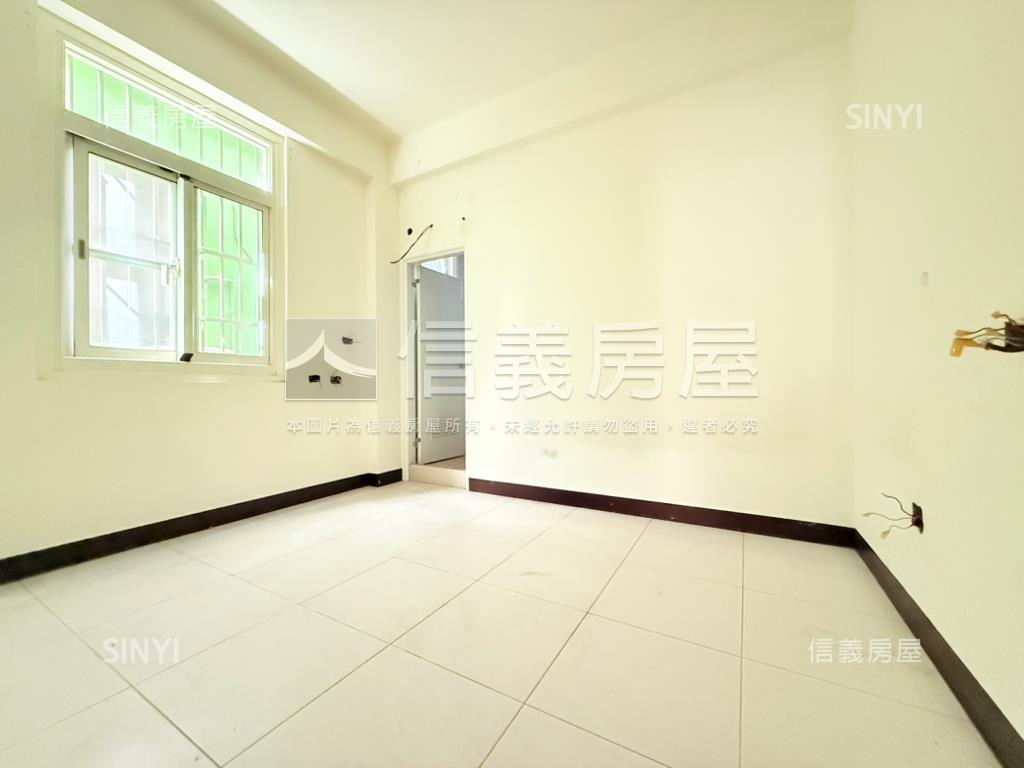 近輕軌正路上採光透店房屋室內格局與周邊環境