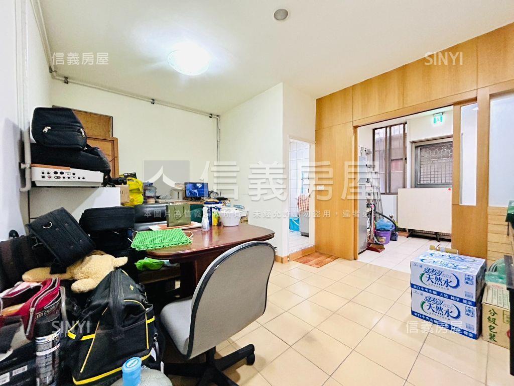 內湖捷運。燙金店王房屋室內格局與周邊環境