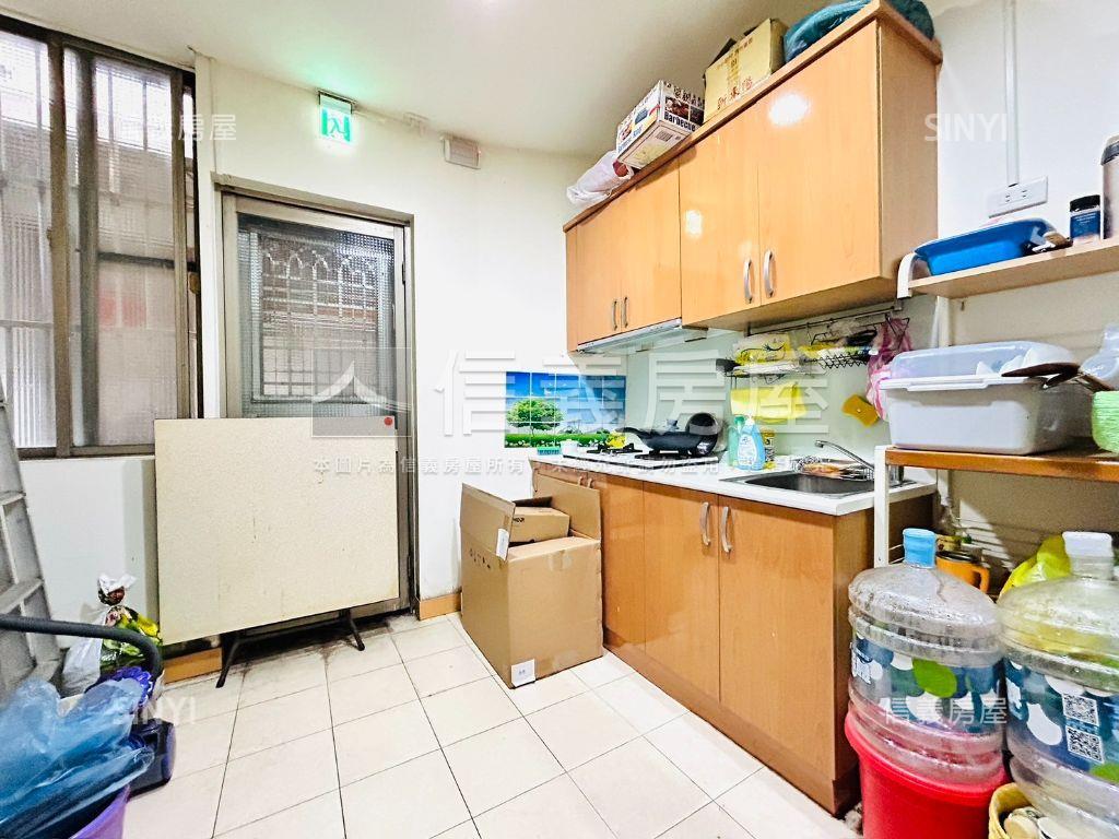 內湖捷運。燙金店王房屋室內格局與周邊環境