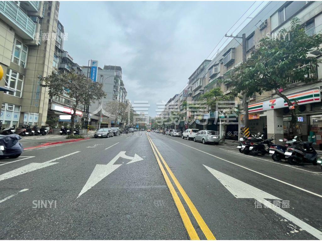 內湖捷運。燙金店王房屋室內格局與周邊環境