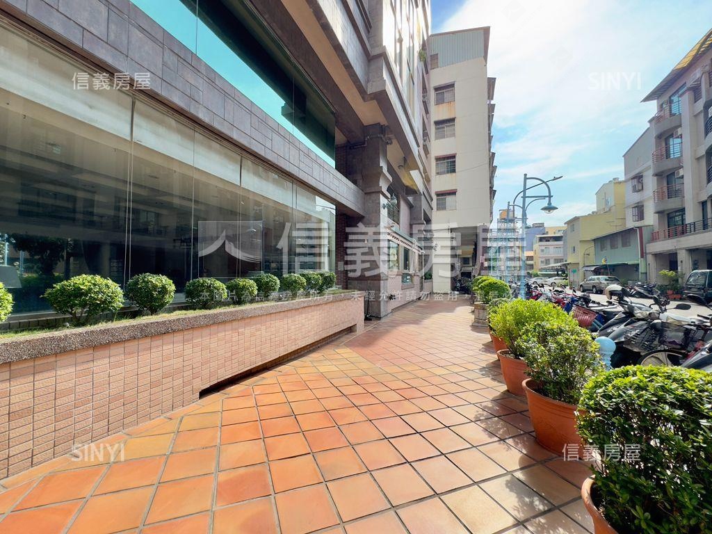 ＣＯＺＹ▼輕軌旁大三房房屋室內格局與周邊環境