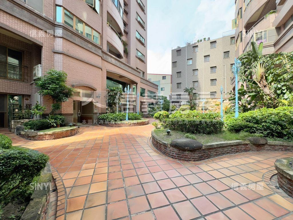 ＣＯＺＹ▼輕軌旁大三房房屋室內格局與周邊環境