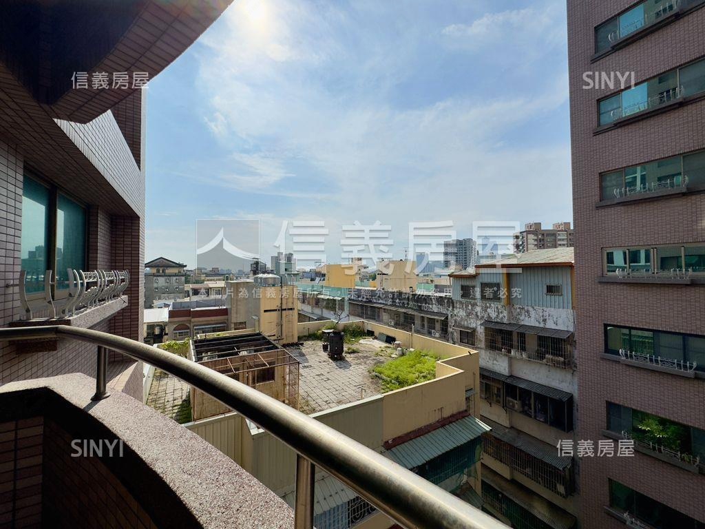 ＣＯＺＹ▼輕軌旁大三房房屋室內格局與周邊環境