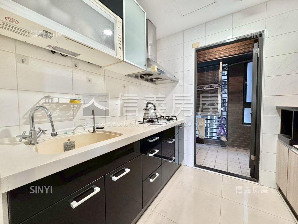 鄉林雅典三房平面車位房屋室內格局與周邊環境