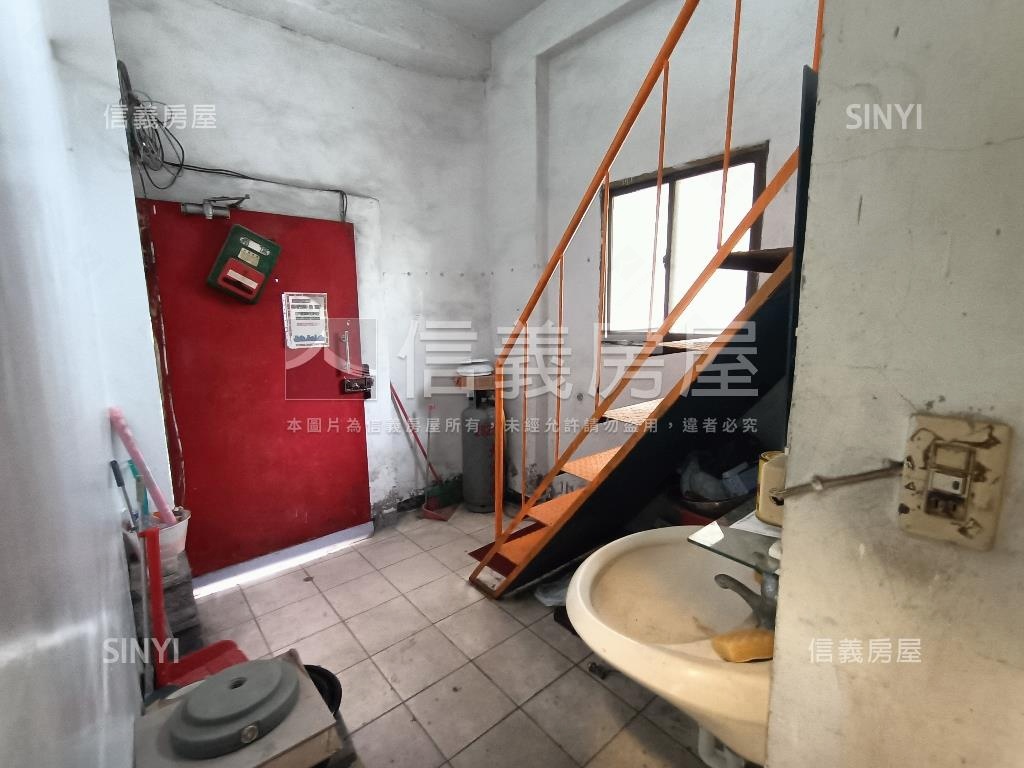 北區公園路．收租燙金店面房屋室內格局與周邊環境