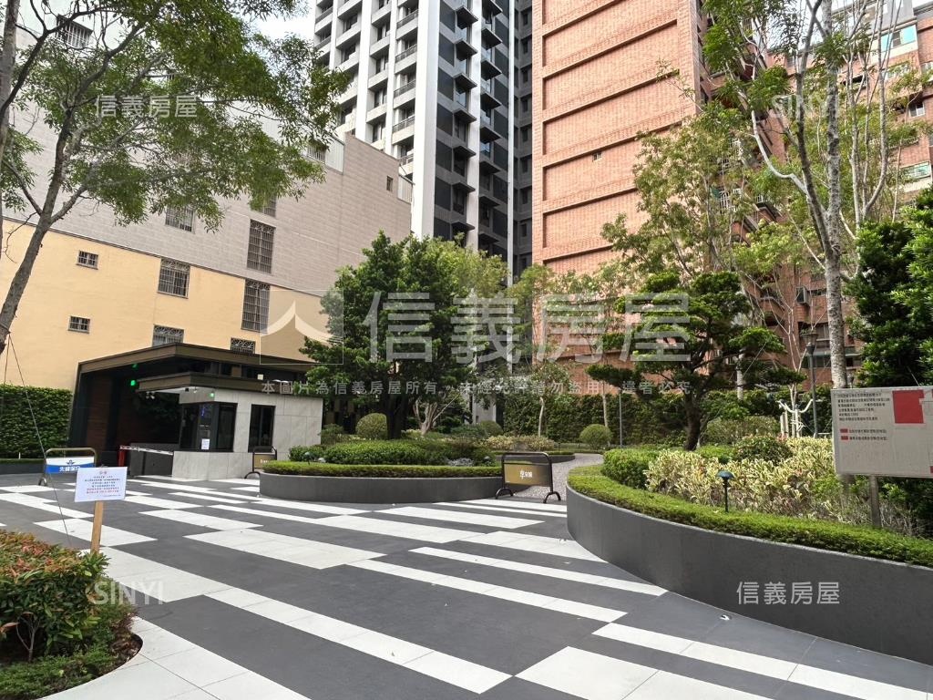 Ｒ１３捷運享京城二房平車房屋室內格局與周邊環境