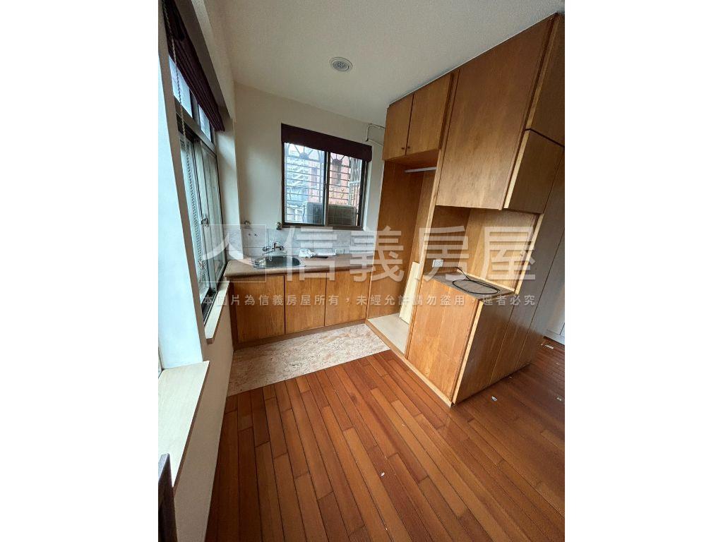 捷運站旁醒目財富屋房屋室內格局與周邊環境