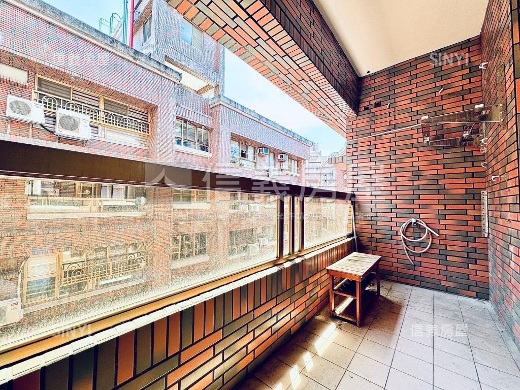 河堤雙衛開窗平車房屋室內格局與周邊環境