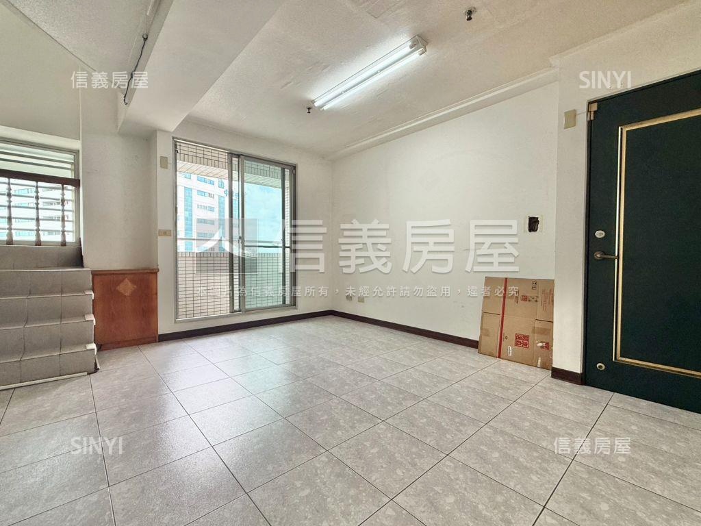 近家樂福霸景四房車位房屋室內格局與周邊環境