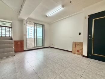 近家樂福霸景四房車位