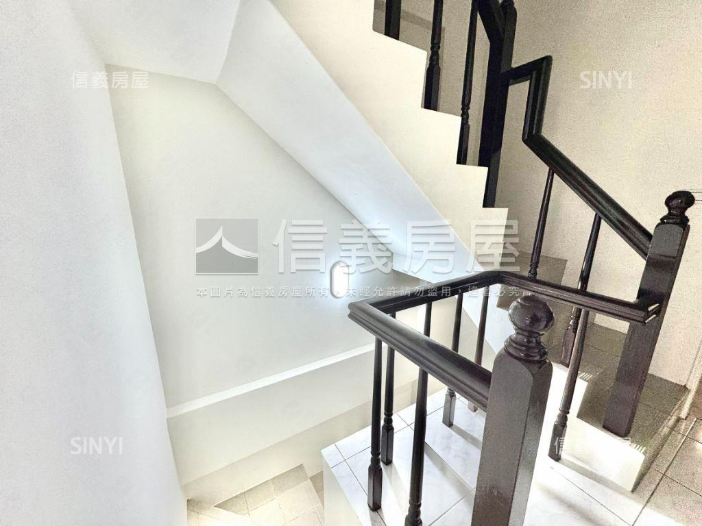 就這間了挑高裝潢透天房屋室內格局與周邊環境
