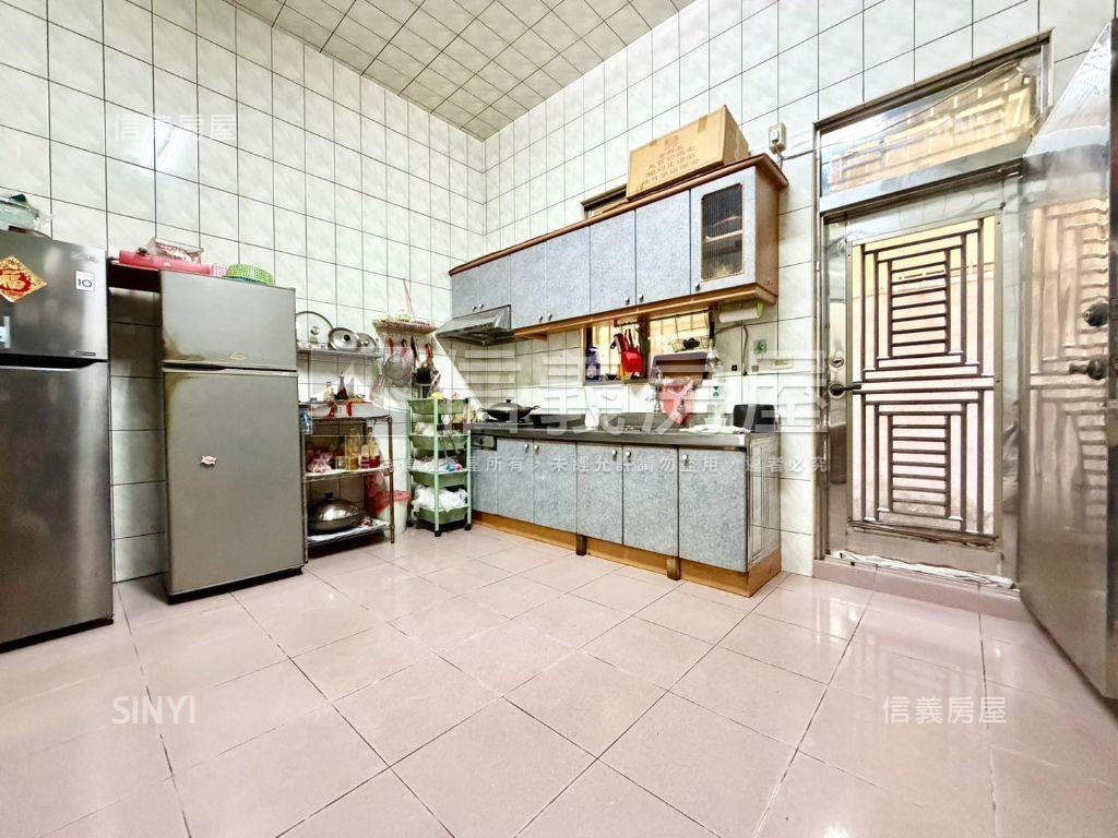 安南區屋況好大地坪店住房屋室內格局與周邊環境