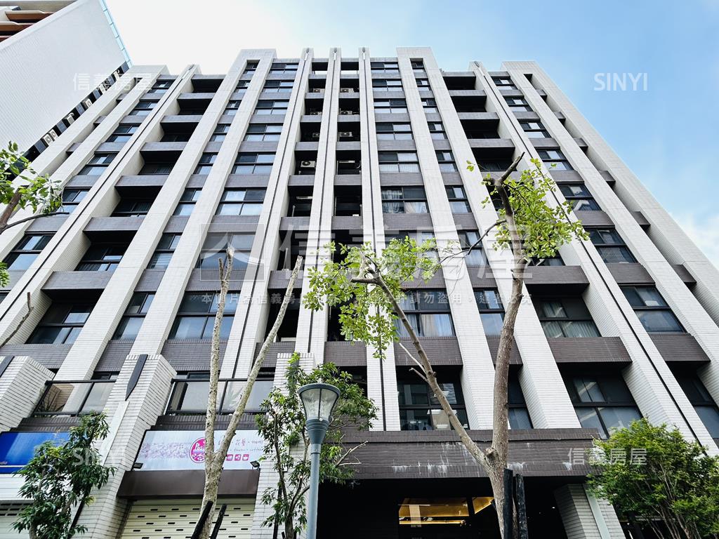 稀有大亮時代兩房車位房屋室內格局與周邊環境