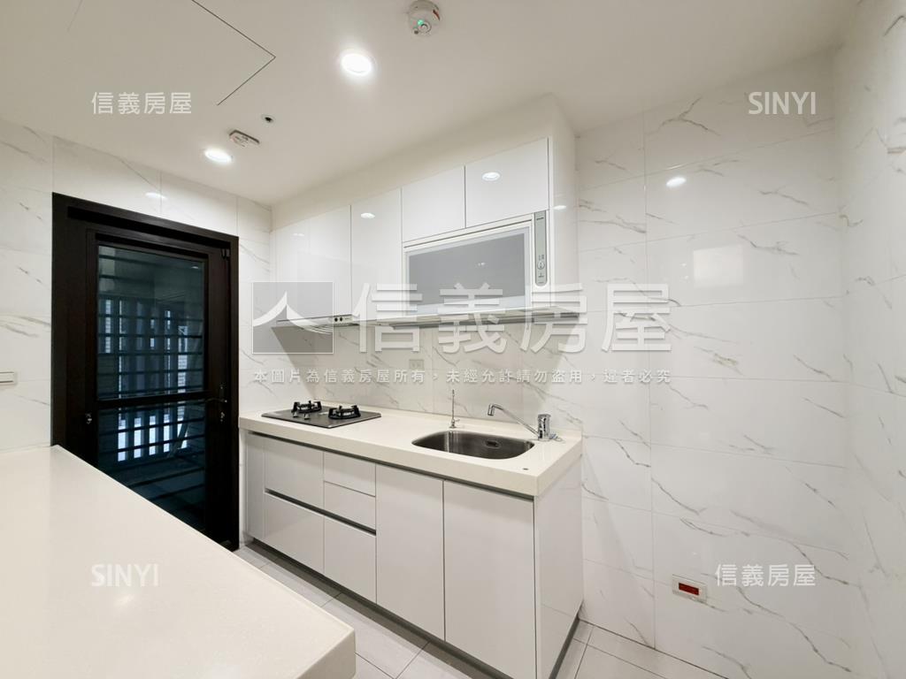 微笑雲品三房平車奢華裝潢房屋室內格局與周邊環境