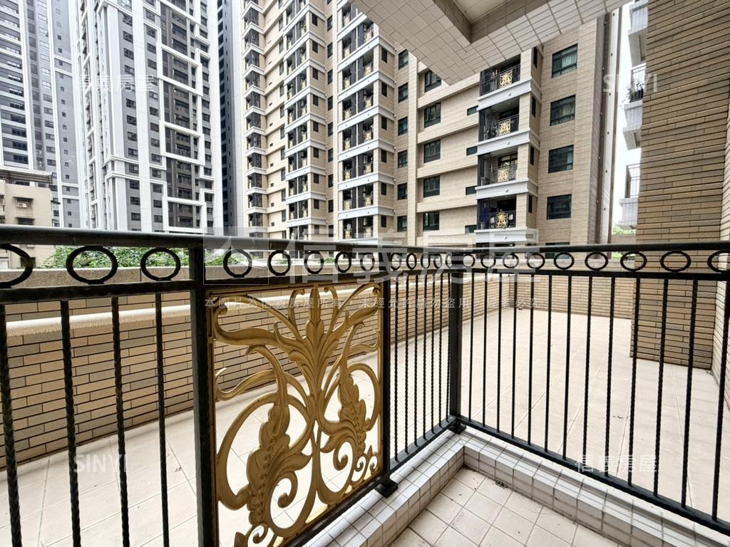 微笑雲品三房平車奢華裝潢房屋室內格局與周邊環境