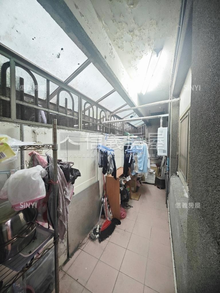 信義國泰面寬一樓房屋室內格局與周邊環境