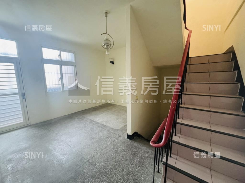 龍岡｜龍泉街雙併前院透天房屋室內格局與周邊環境