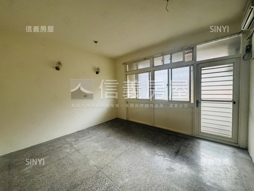 龍岡｜龍泉街雙併前院透天房屋室內格局與周邊環境