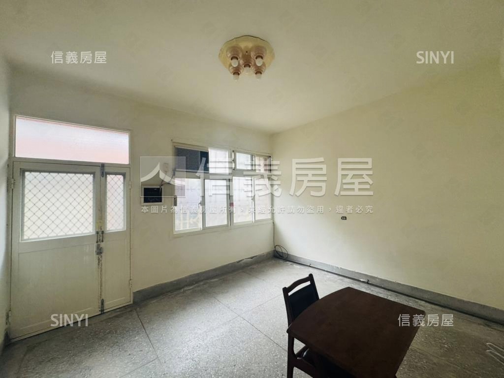 龍岡｜龍泉街雙併前院透天房屋室內格局與周邊環境