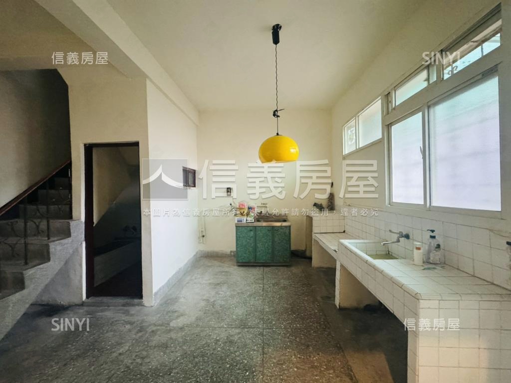 龍岡｜龍泉街雙併前院透天房屋室內格局與周邊環境