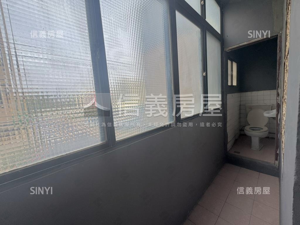 龍岡｜龍泉街雙併前院透天房屋室內格局與周邊環境