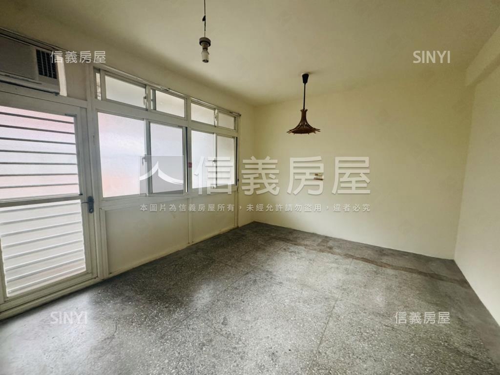 龍岡｜龍泉街雙併前院透天房屋室內格局與周邊環境