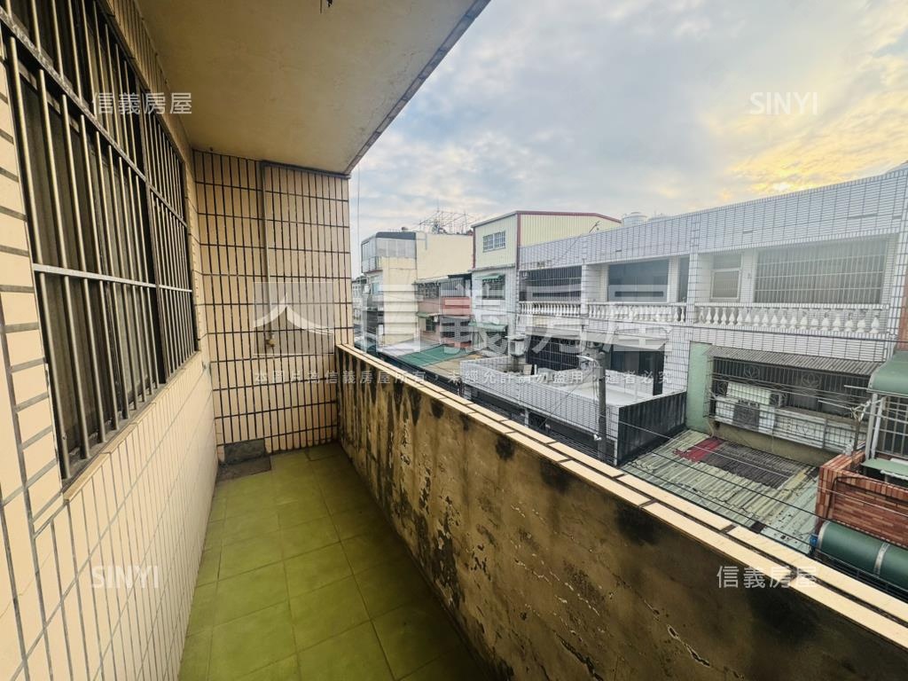 龍岡｜龍泉街雙併前院透天房屋室內格局與周邊環境