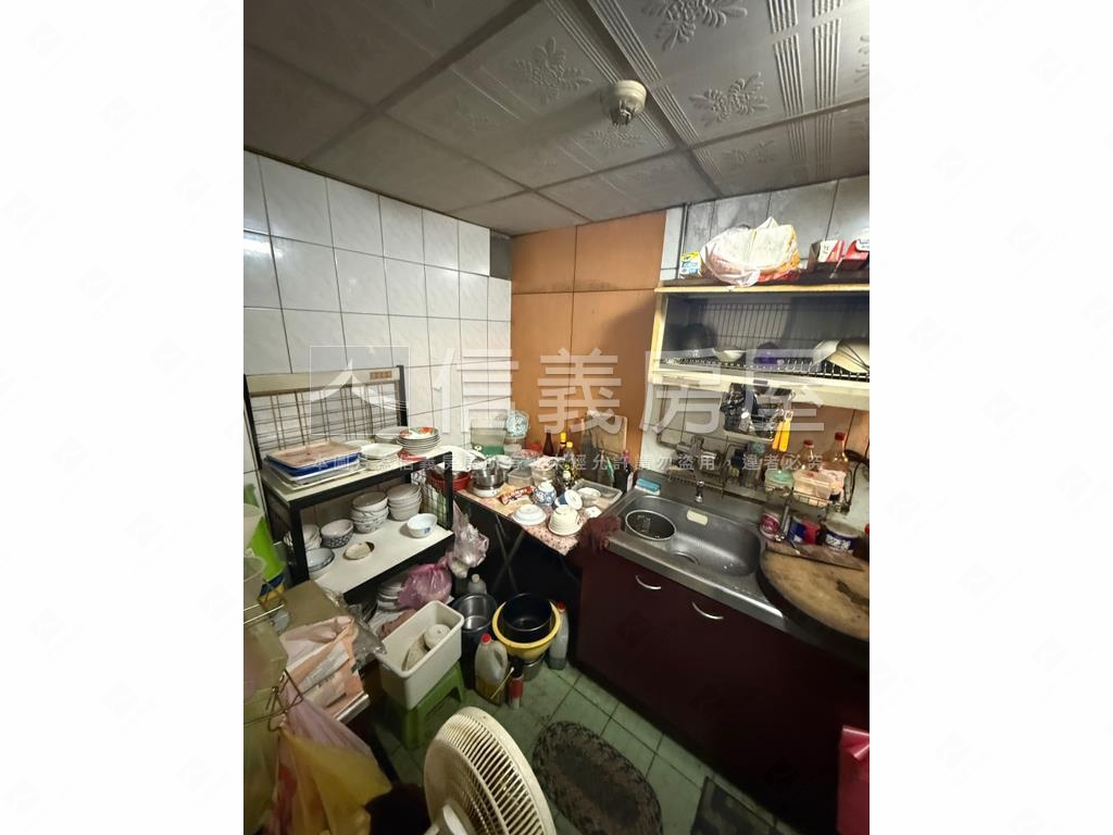仁愛巨星～愛房屋室內格局與周邊環境
