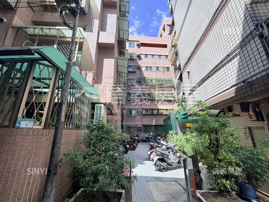 仁愛巨星～愛房屋室內格局與周邊環境