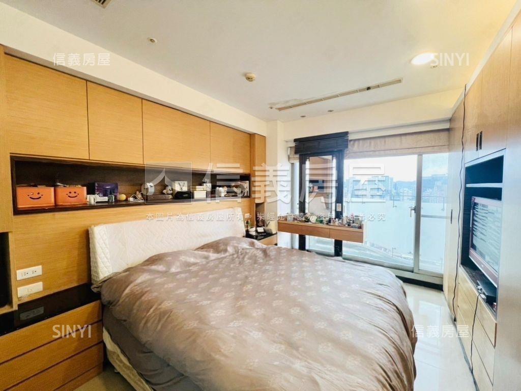 國泰雙坡平車位景觀四房房屋室內格局與周邊環境