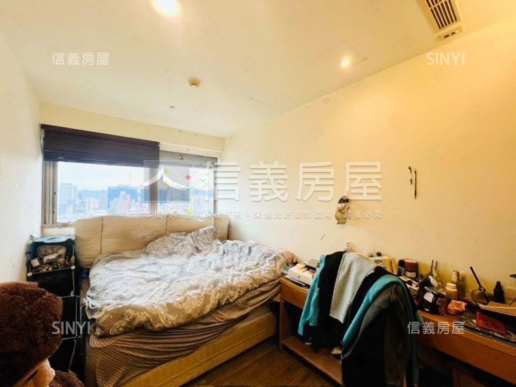 國泰雙坡平車位景觀四房房屋室內格局與周邊環境