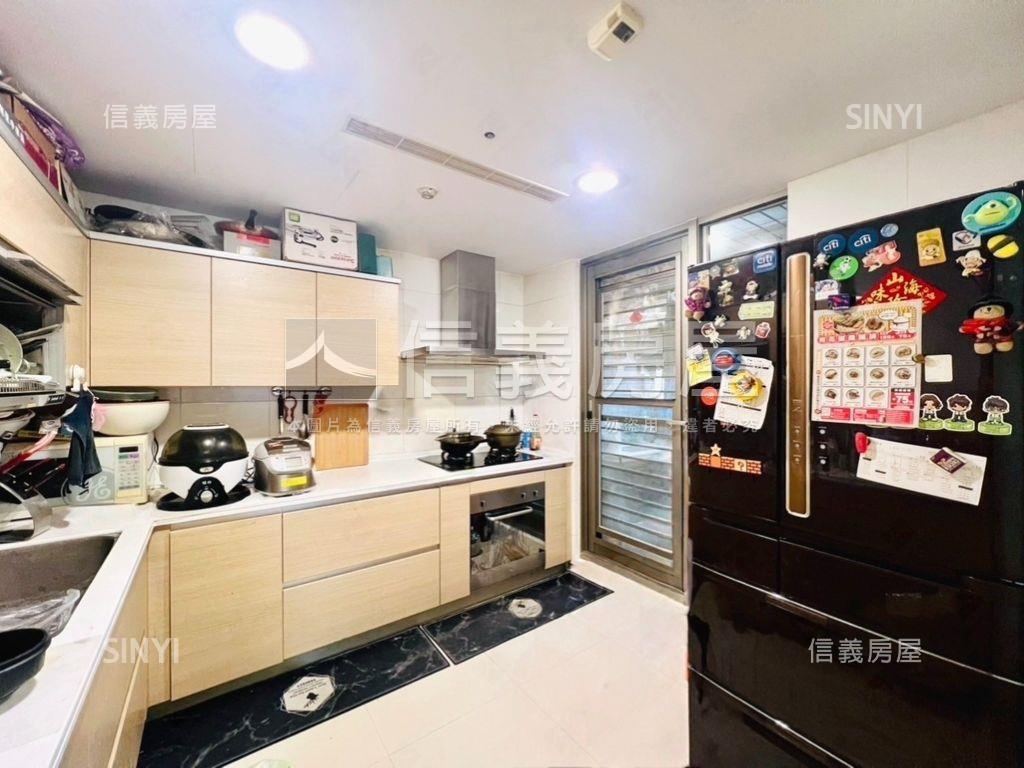國泰雙坡平車位景觀四房房屋室內格局與周邊環境