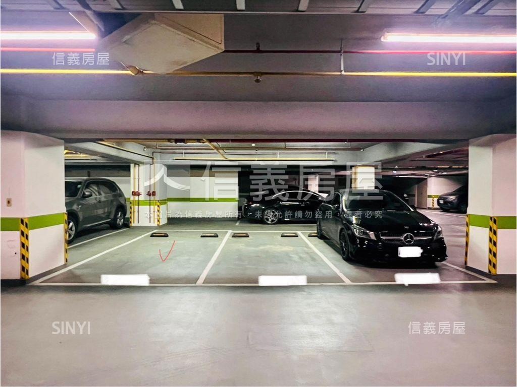 國泰雙坡平車位景觀四房房屋室內格局與周邊環境