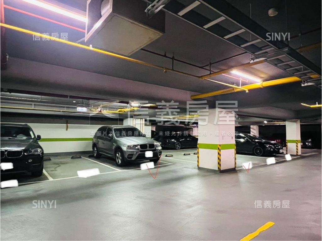 國泰雙坡平車位景觀四房房屋室內格局與周邊環境