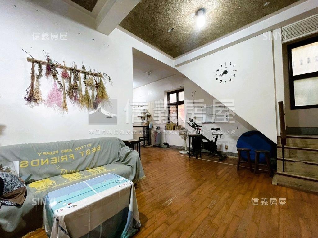 近南台南副都心四面採光墅房屋室內格局與周邊環境