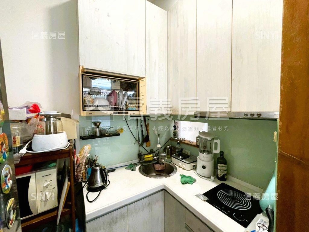 近南台南副都心四面採光墅房屋室內格局與周邊環境
