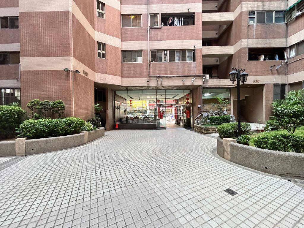 讚☆大台中新市兩房車位房屋室內格局與周邊環境