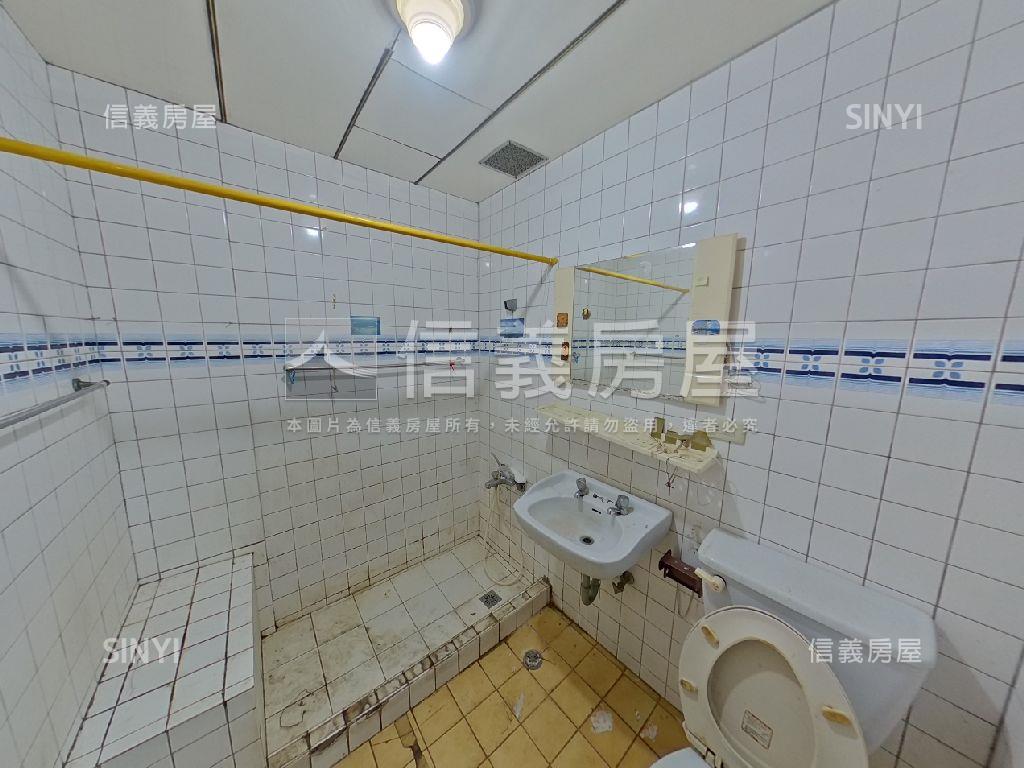 近大直捷運站。方正美寓房屋室內格局與周邊環境