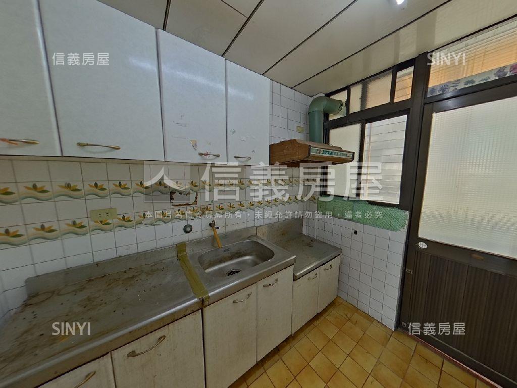 近大直捷運站。方正美寓房屋室內格局與周邊環境
