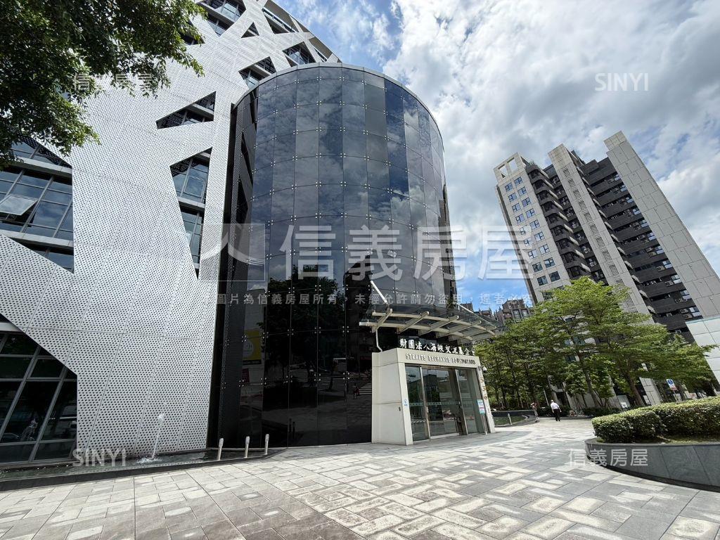 近大直捷運站。方正美寓房屋室內格局與周邊環境