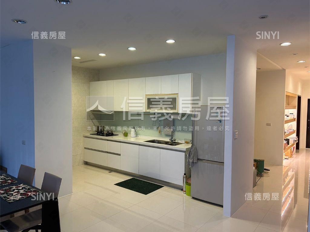 中央新村挑高三房平面車位房屋室內格局與周邊環境