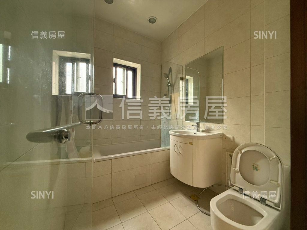 中央新村挑高三房平面車位房屋室內格局與周邊環境