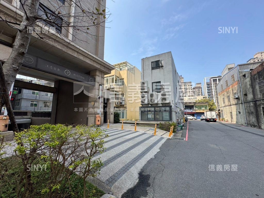 嘉興路大面寬角間青禾店面房屋室內格局與周邊環境