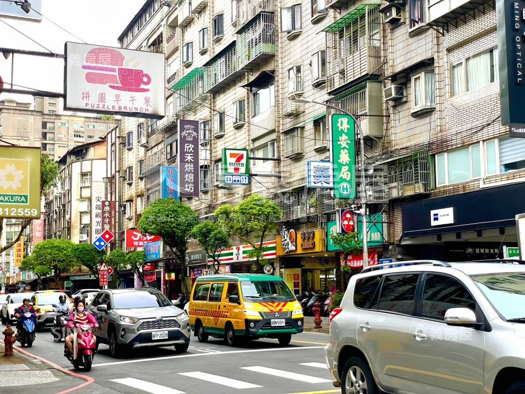 近秀朗國小３房房屋室內格局與周邊環境