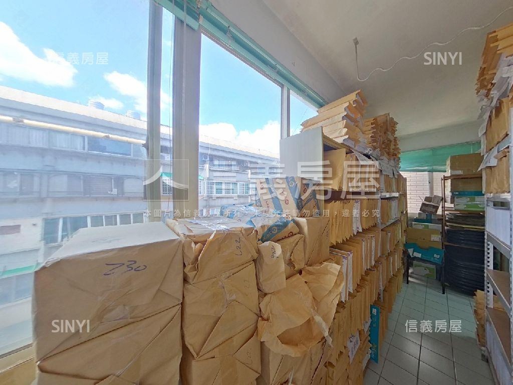 正忠孝東路四段住辦房屋室內格局與周邊環境