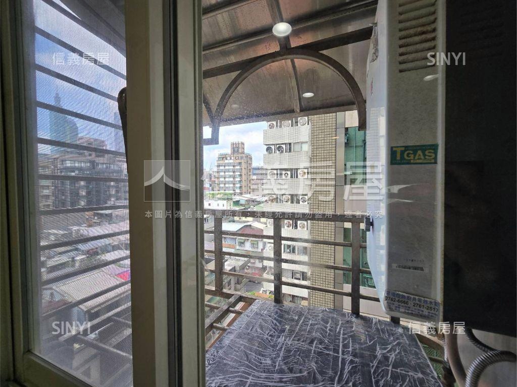 市府看１０１三房電梯房屋室內格局與周邊環境